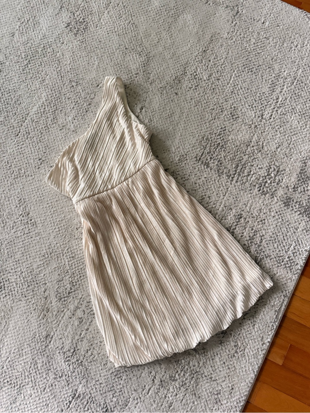 Women’s One-Shoulder Cream Pleated Dress